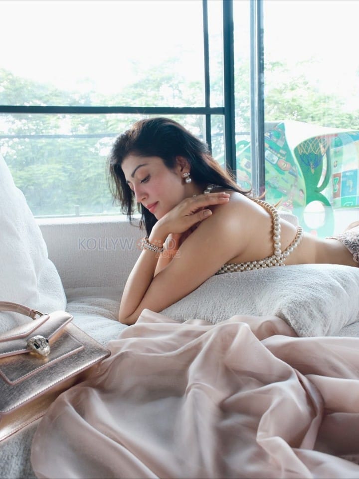 Graceful Pranitha Subhash in a Pastel Dress with Pearls Photos 04