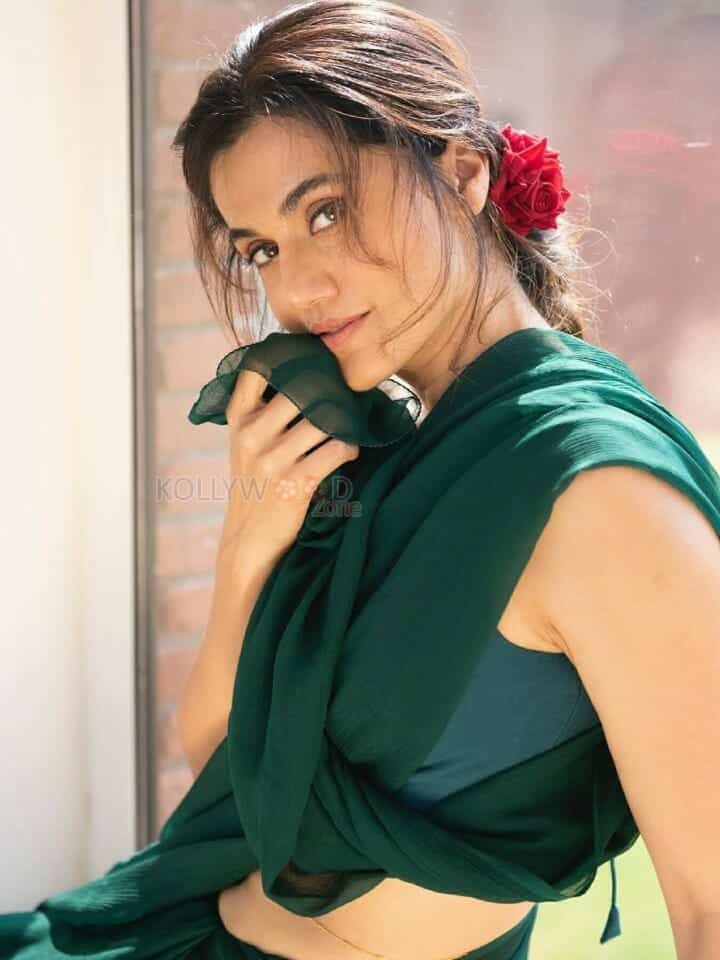 Haseen Dilruba 2 Actress Taapsee Pannu in a Green Cotton Saree Photo 01