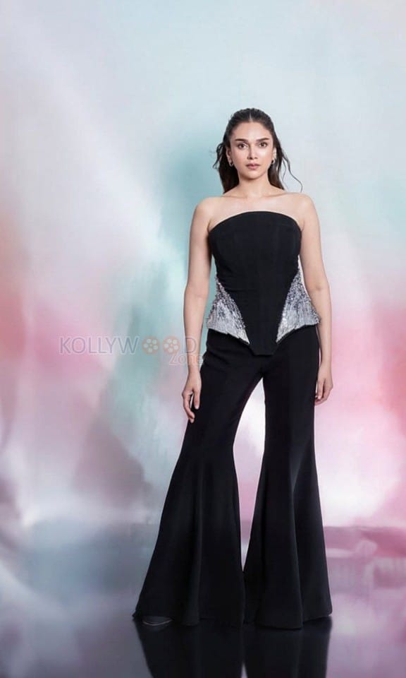 Heeramandi Actress Aditi Rao Hydari in a Black Corset Peplum Top with a Flared Trousers Photos 02