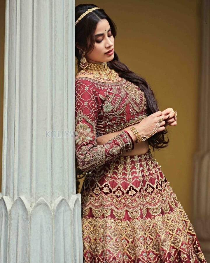 Heroine Janhvi Kapoor in a Traditional Dress Photo 01