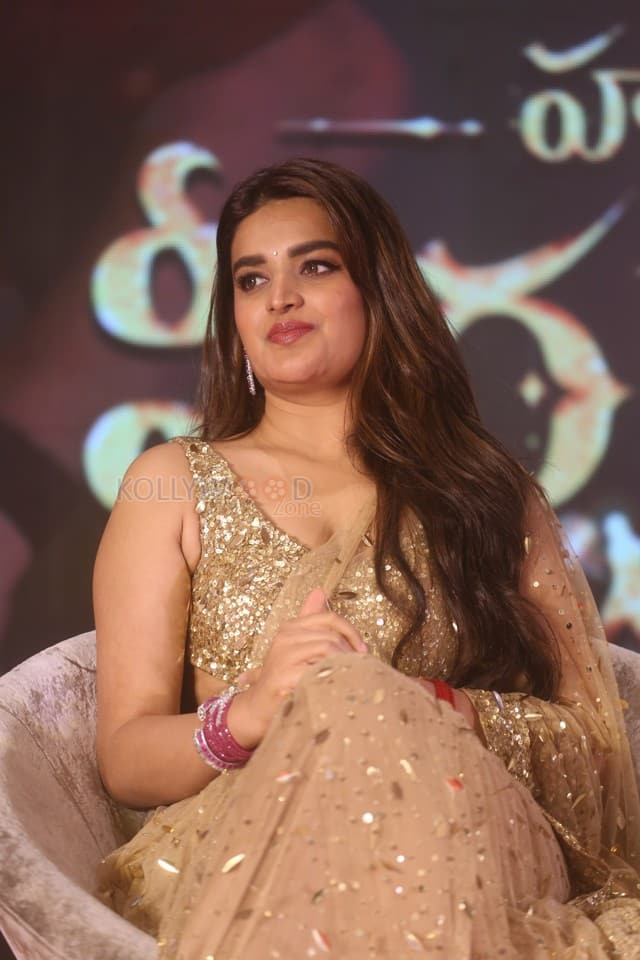 Heroine Nidhhi Agerwal at Hari Hara Veera Mallu Success Meet Photos 20