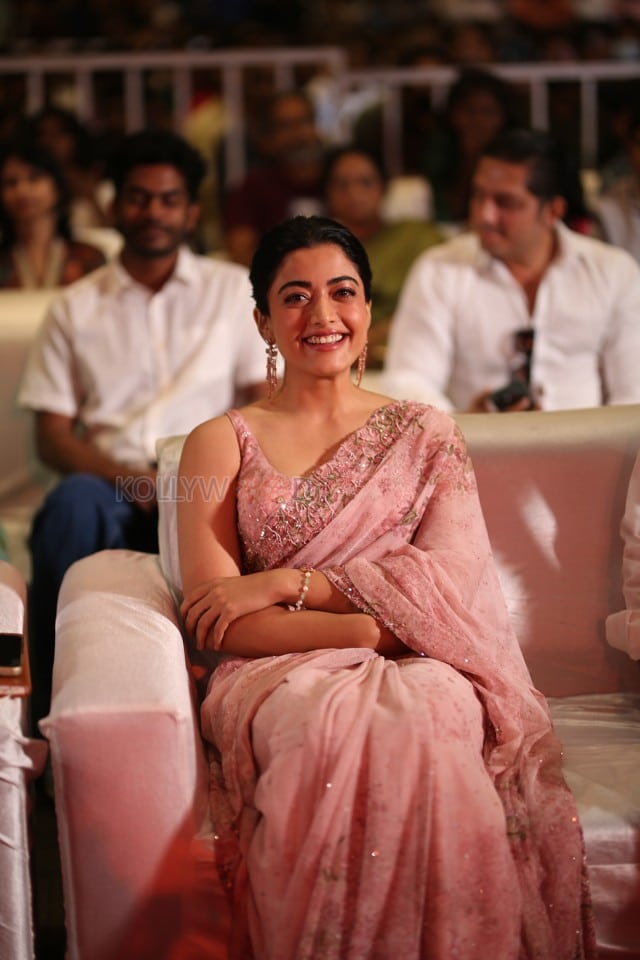 Heroine Rashmika Mandanna at Kuberaa Movie Pre Release Event Photos 11