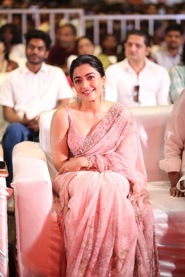 Heroine Rashmika Mandanna at Kuberaa Movie Pre Release Event Photos 13