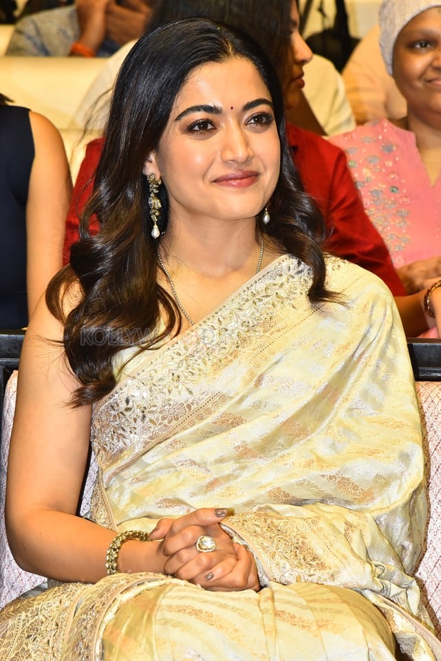 Heroine Rashmika Mandanna at Kuberaa Movie Success Meet Pictures 10