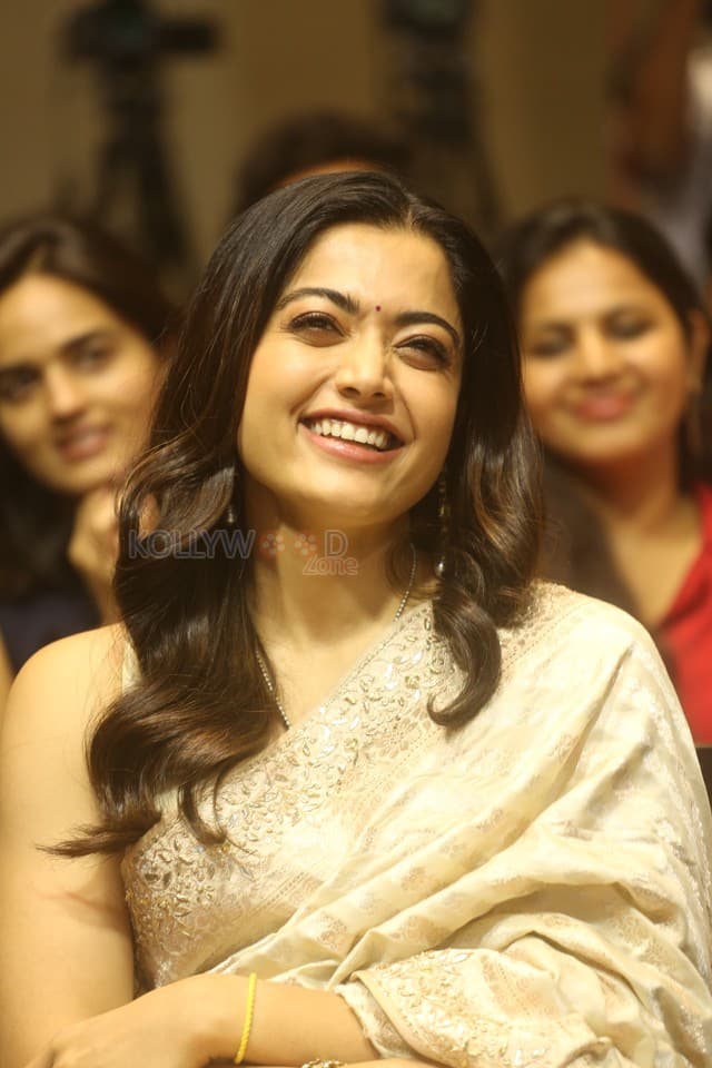 Heroine Rashmika Mandanna at Kuberaa Movie Success Meet Pictures 18