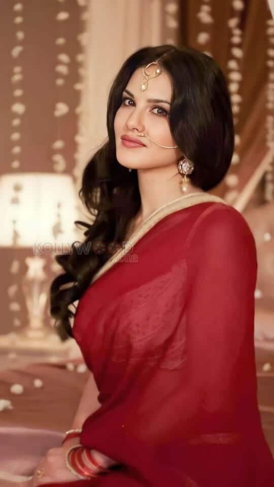 Heroine Sunny Leone in Red Saree Photo 01