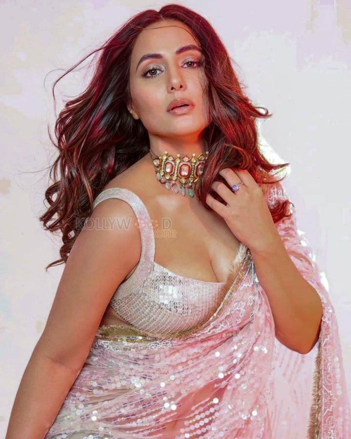 Hina Khan Sexy Saree Pic