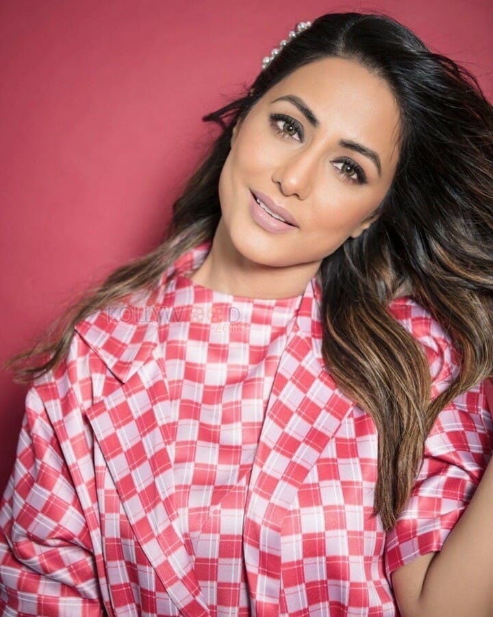 Hindi Actress Hina Khan Photos