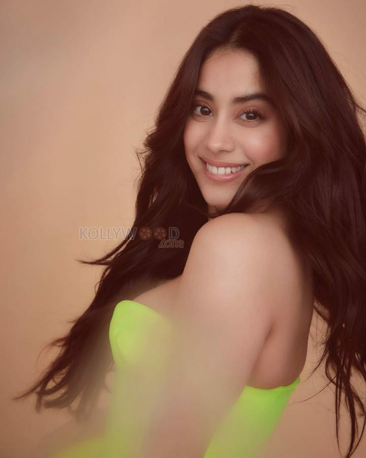 Hindi Actress Janhvi Kapoor Sexy Photoshoot Pics