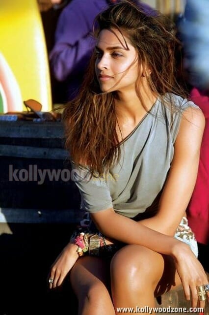 Hot Deepika Padukone Cocktail Movie Photos
