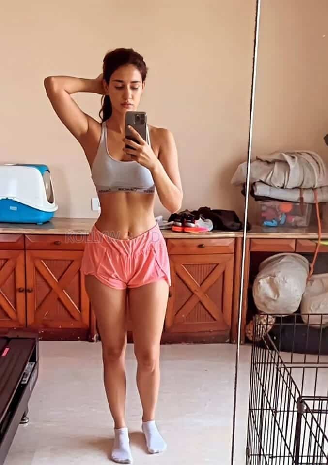 Hot Disha Patani in Mini Shorts and Sports Bra Photos 02