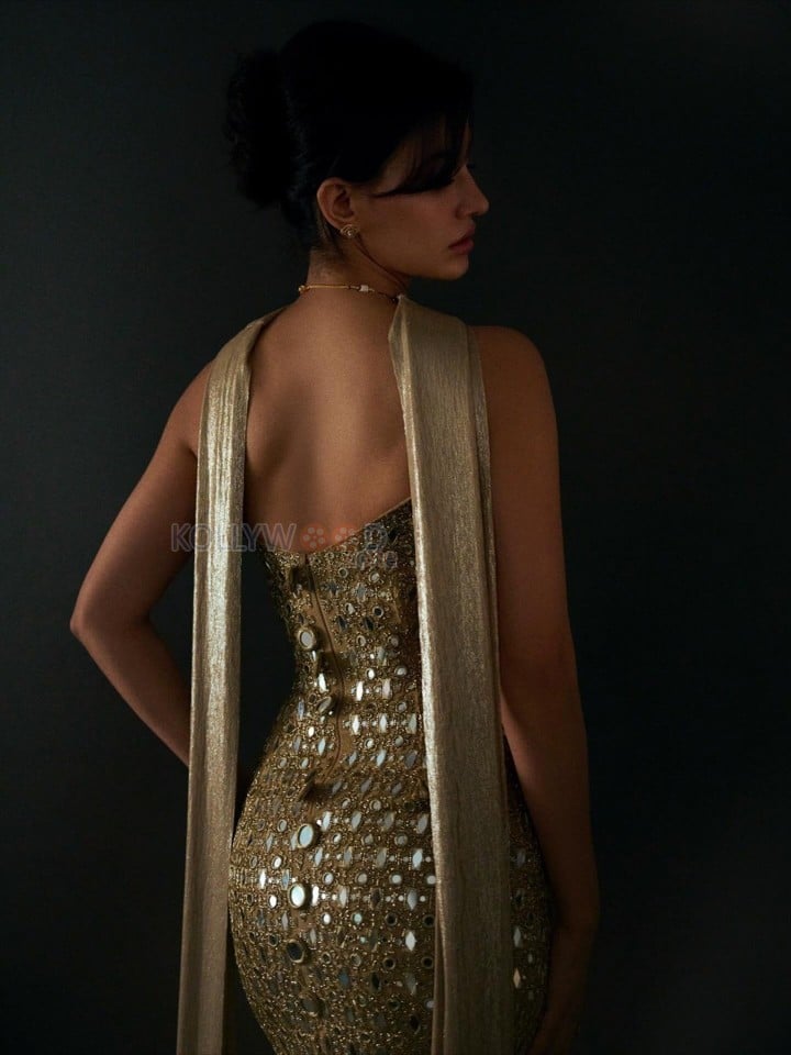 Hot Disha Patani in a Soft Gold Strapless Bodycon Gown Photos 06