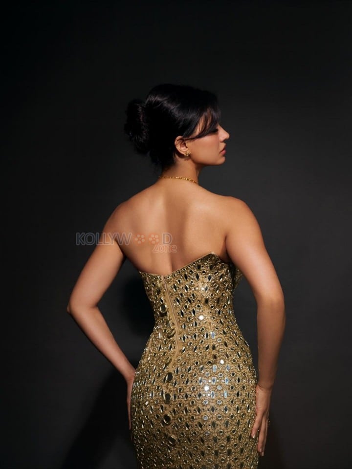 Hot Disha Patani in a Soft Gold Strapless Bodycon Gown Photos 10