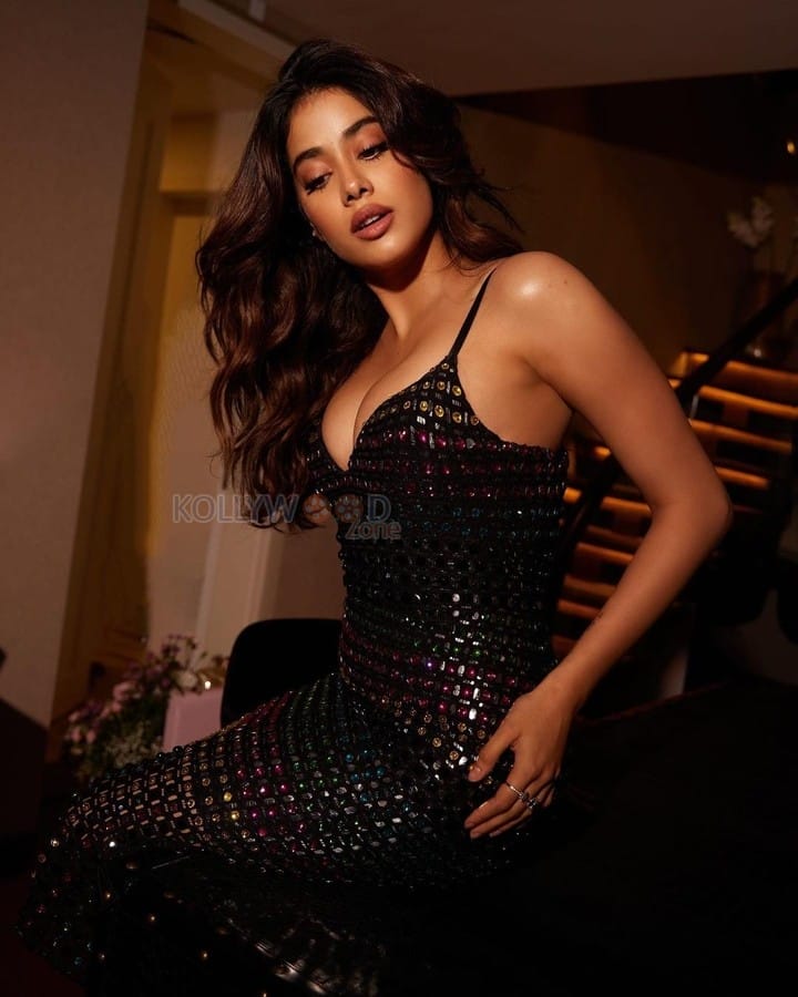 Hot Janhvi Kapoor in a Blingy Black Bodycon Dress Pictures 06