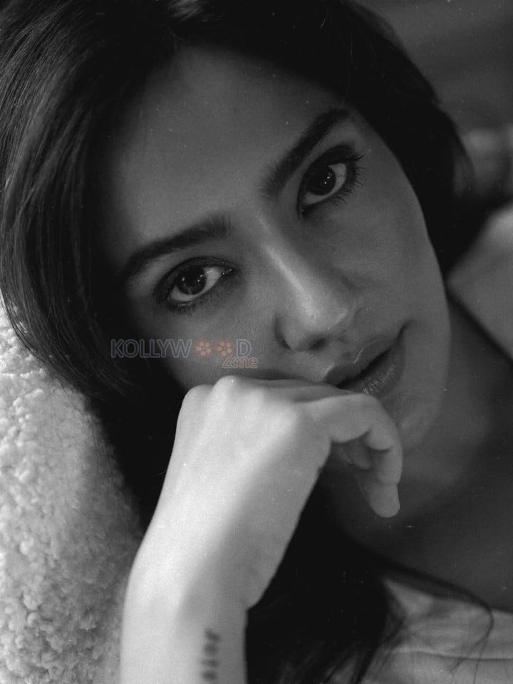 Hot Neha Sharma in a Black Lace Bra and Oversized White Shirt Photos 04