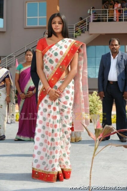 Hot Priyamani Pictures