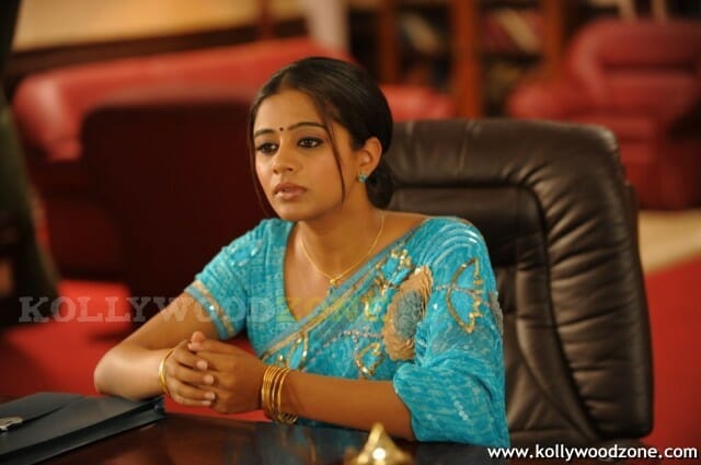 Hot Priyamani Pictures