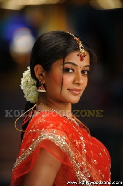 Hot Priyamani Pictures