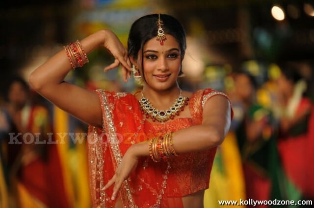 Hot Priyamani Pictures