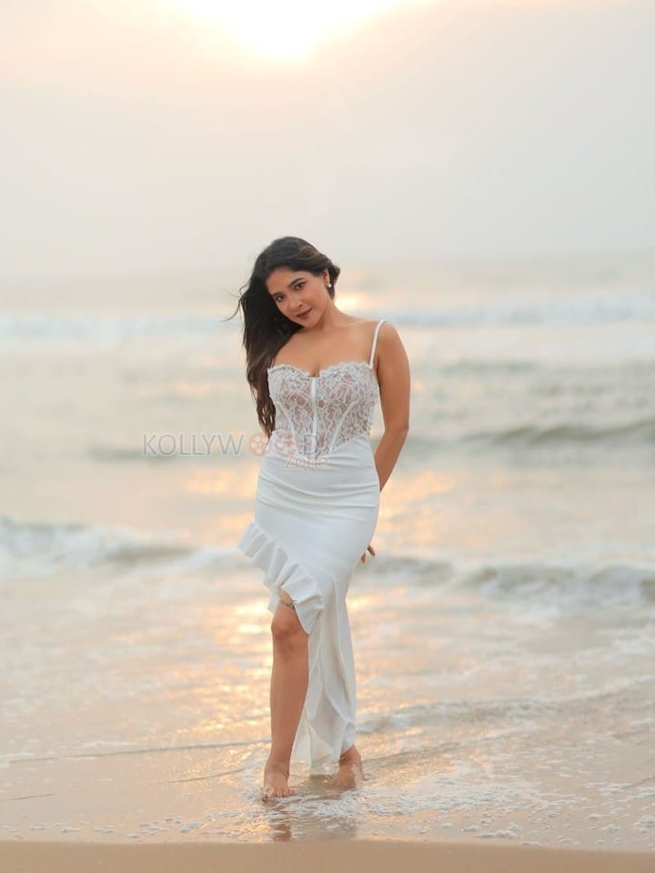 Hot Sakshi Agarwal in a White Sleeveless Lace Maxi Dress Pictures 04