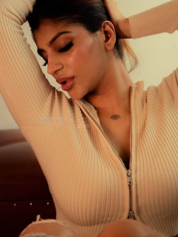 Hot and Sexy Yashika Aannand in a Cream Crop Top and Denim Jeans Photos 04