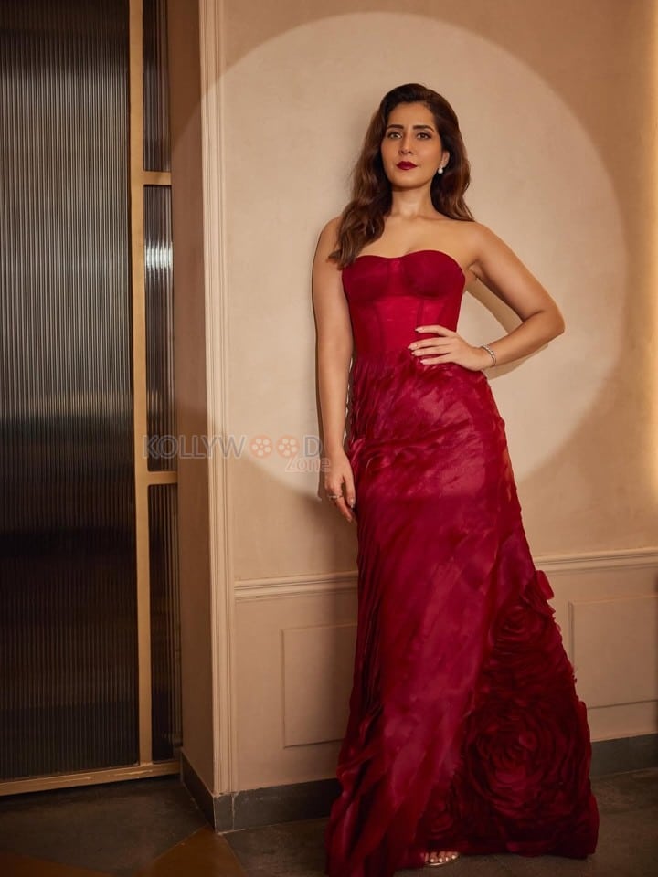 Hot and Stunning Raashii Khanna in a Red Strapless Bodycon Dress Photos 02