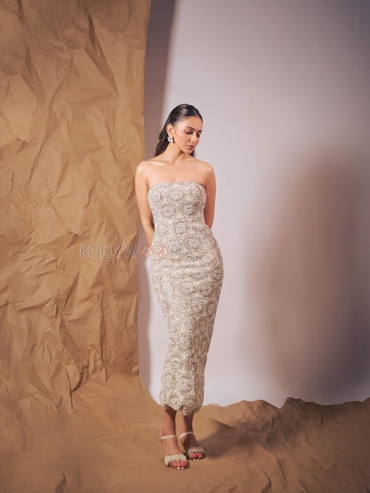 Indian 3 Heroine Rakul Preet Singh in a Light Embellished Strapless Gown Photos 06