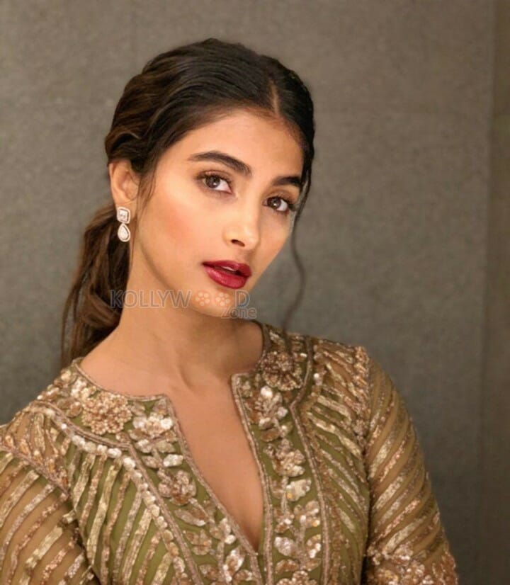 Indian Actress Pooja Hegde Pictures