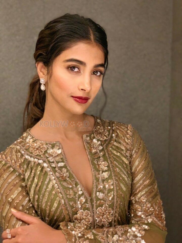Indian Actress Pooja Hegde Pictures