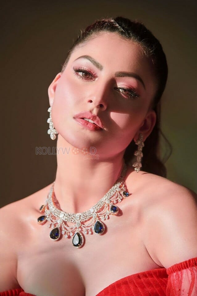 Indian Actress Urvashi Rautela Red Hot Photo 01