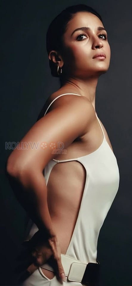 Indian Diva Alia Bhatt in a Strappy Gucci White Gown Pictures 07