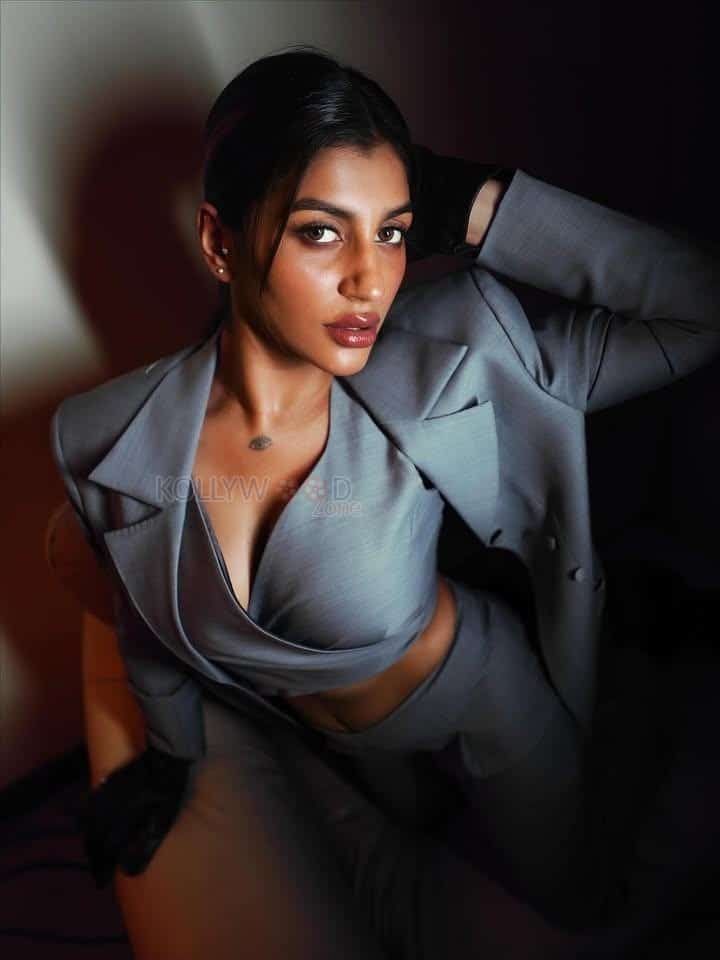 Ivan Than Uthaman Actress Yashika Aannand in a Grey Crop Top with Plunging V Neckline and Matching Grey Trousers Photos 04