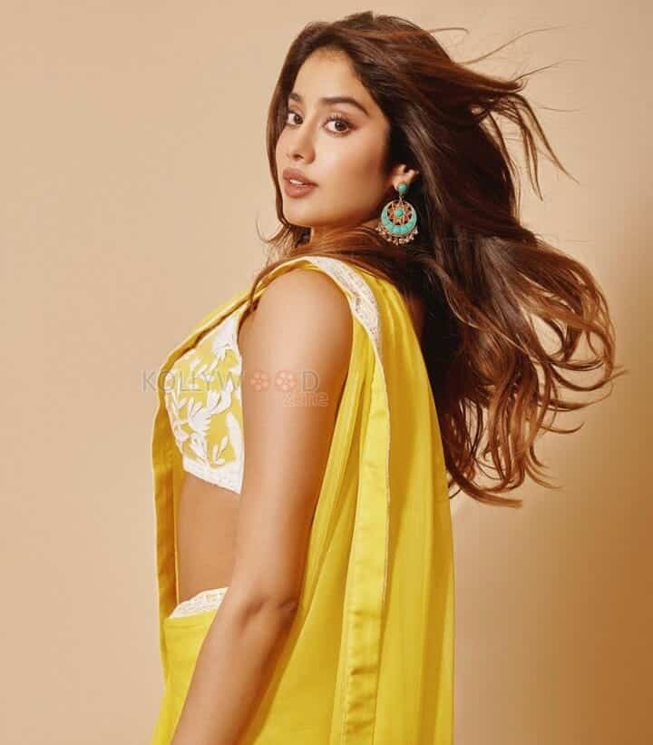 Janhvi Kapoor Sexy Yellow Saree Photos 02