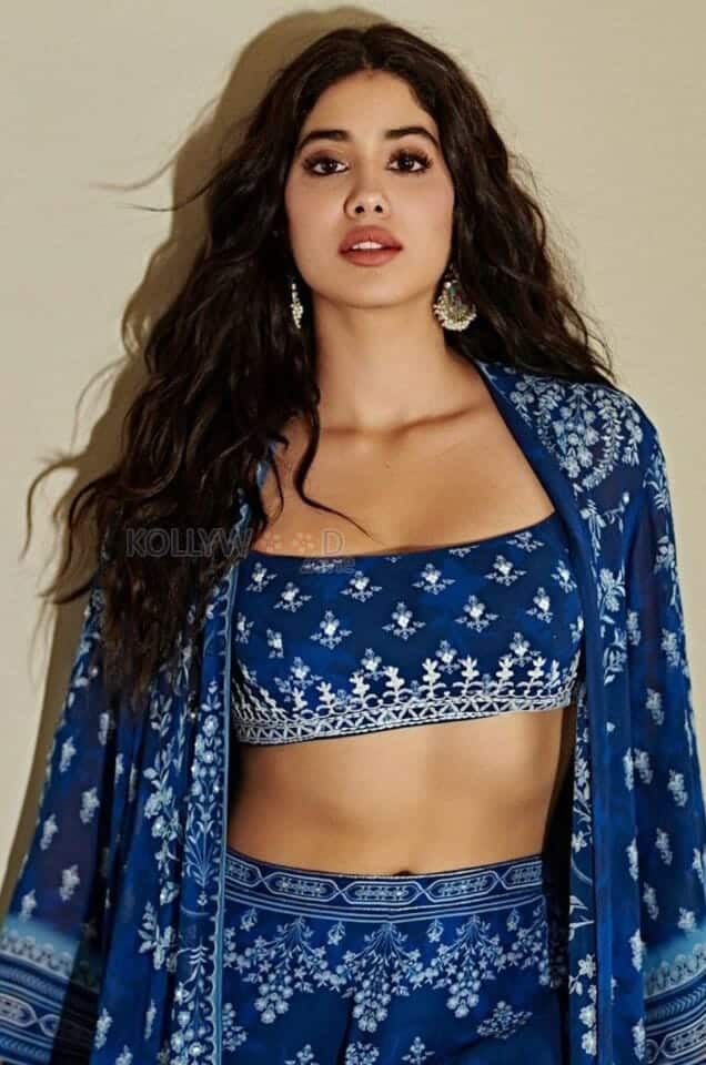 Janhvi Kapoor in a Sexy Blue Dress Pictures 01