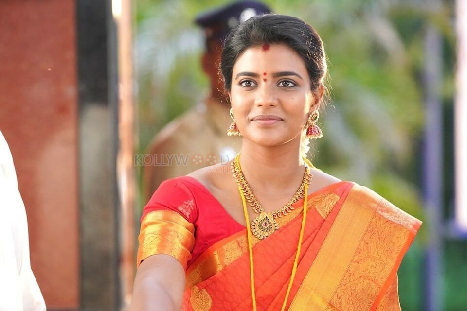 [Image: Ka-Pae-Ranasingam-Movie-Heroine-Aishwary...tos-04.jpg]