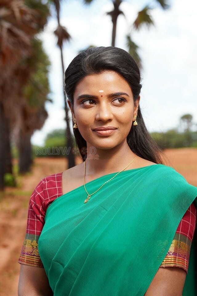 [Image: Ka-Pae-Ranasingam-Movie-Heroine-Aishwary...tos-05.jpg]