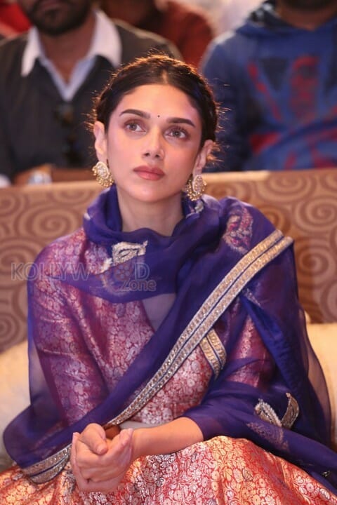 Kaatru Veliyidai Heroine Aditi Rao Hydari Pictures