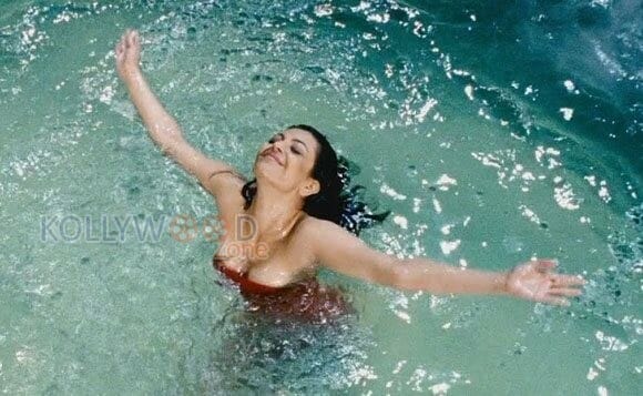 Kajal Agarwal Hot Cleavage Photos