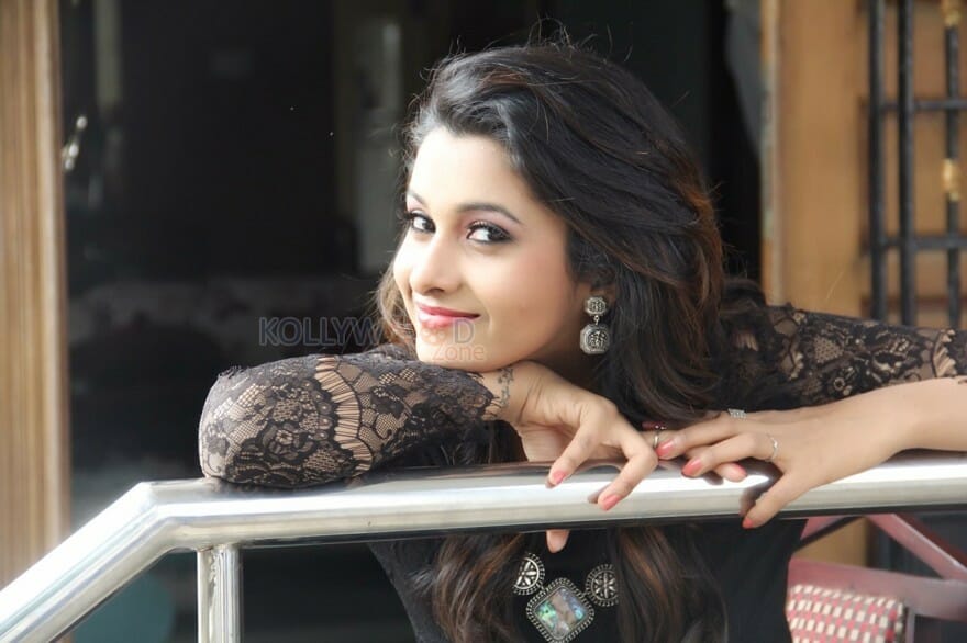 Kalyanam Mudhal Kadhal Varai Fame Actress Priya Bhavani Shankar Photos