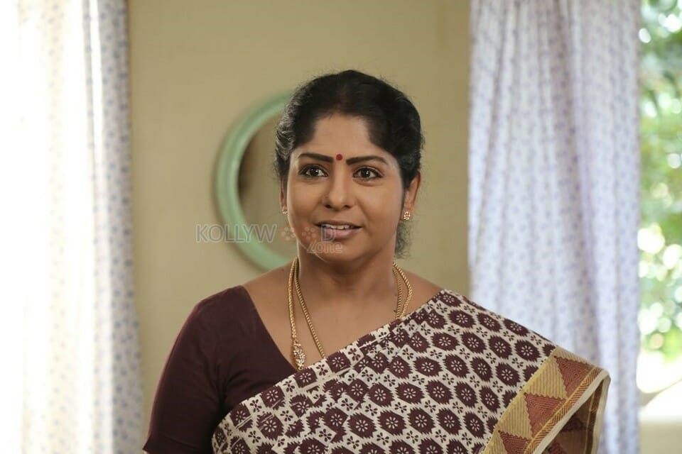 Kamali From Nadukkaveri Movie Photos