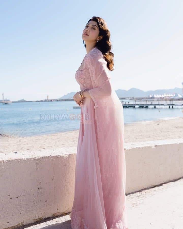 Kannada Actress Pranita Subhash in a Baby Pink Skirt and Strapless Blouse at Cannes Film Festival Pictures 04