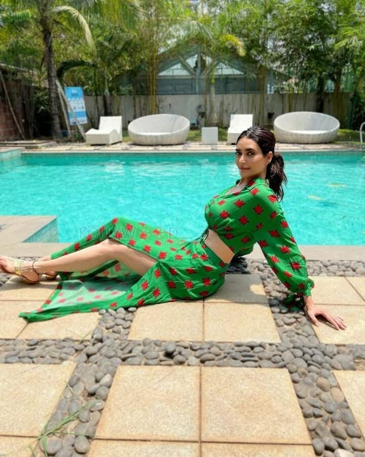 Karishma Tanna Sexy Poolside Photoshoot Pictures 01