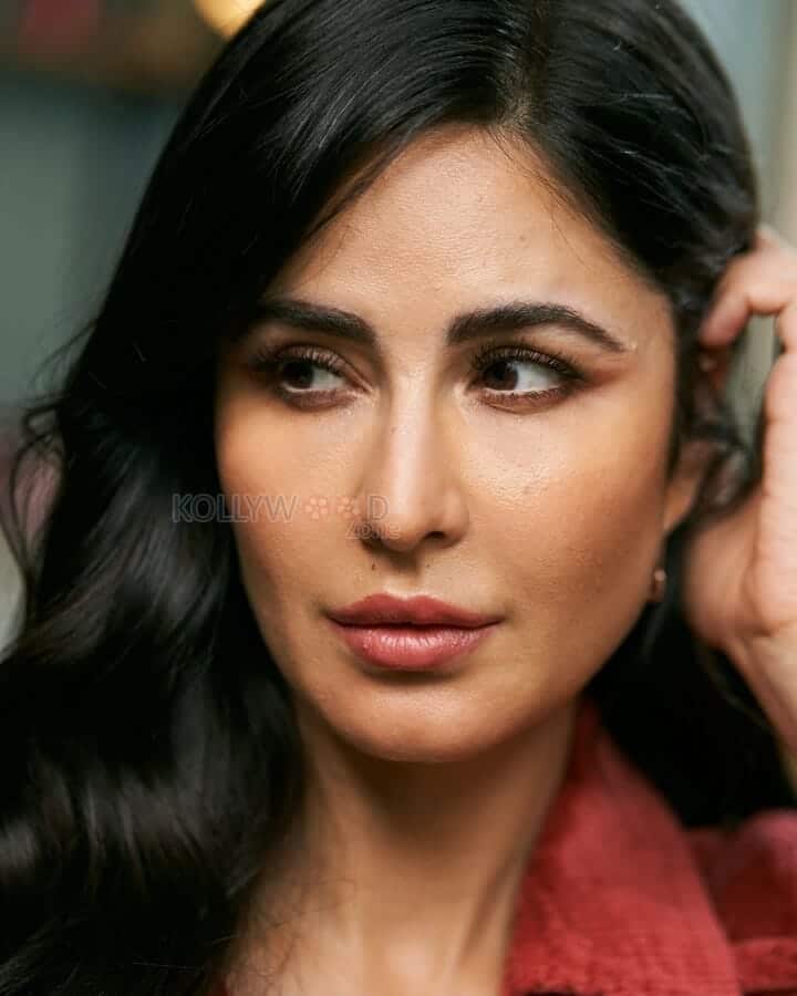 Katrina Kaif Face Closeup Picture 01