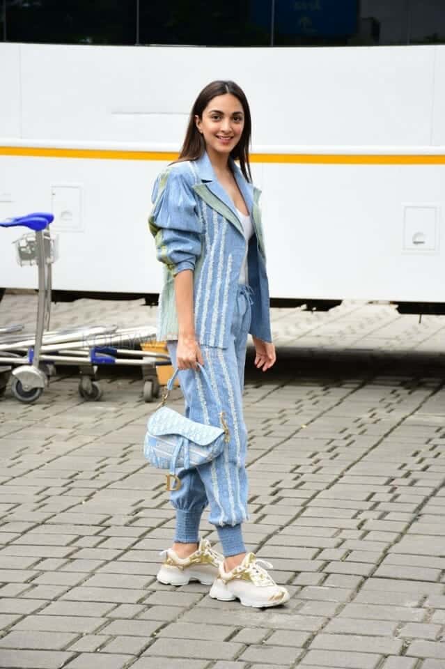 Kiara Advaniin a Denim Dress 01