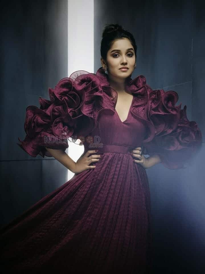 King of Kotha Actress Anikha Surendran Photoshoot Stills 02