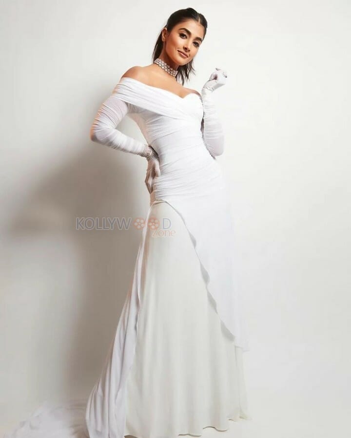 Kisi Ka Bhai Kisi Ki Jaan Movie Actress Pooja Hegde Photoshoot Pictures 03