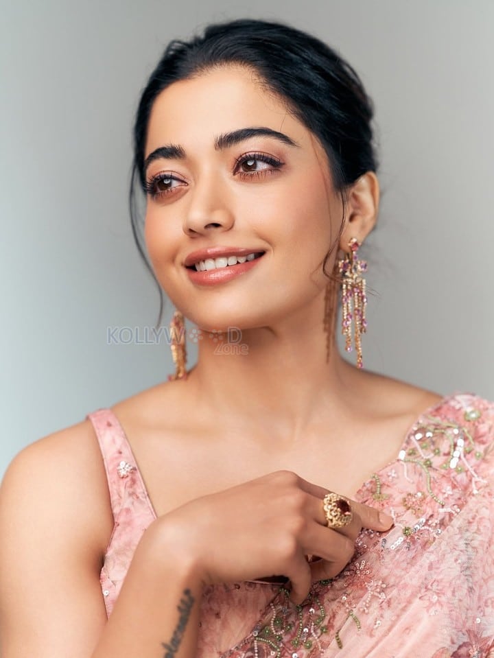 Kuberaa Heroine Rashmika Mandanna in a Blush Pink Floral Saree Pictures 03