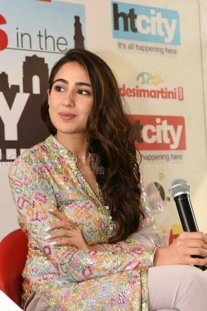 Love Aaj Kal Heroine Sara Ali Khan Photos