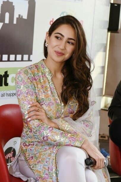 Love Aaj Kal Heroine Sara Ali Khan Photos