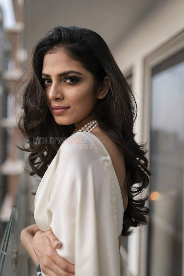 Maaran Movie Actress Malavika Mohanan Sexy Photoshoot Pictures 25
